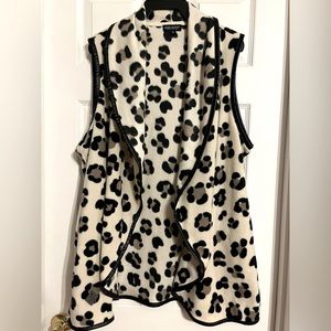 Simply Southern Fleece Vest - XL in adorable animal print!